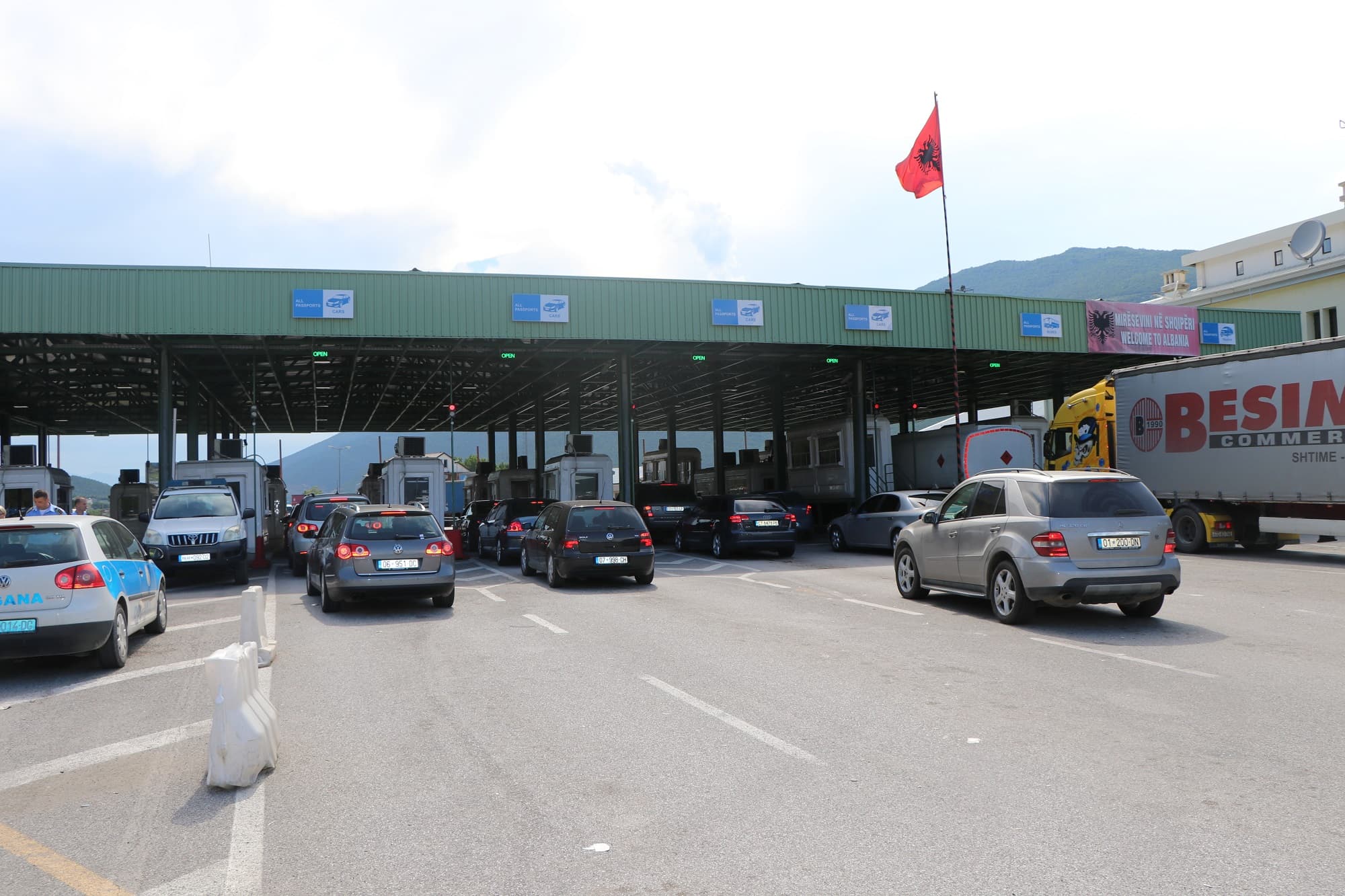 Fluks i lartë në Morinë, bregdeti shqiptar mbetet destinacioni më i preferuar