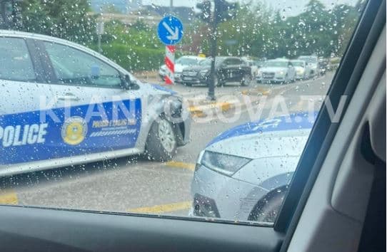 Aksidentohet vetura e Policisë në Prishtinë