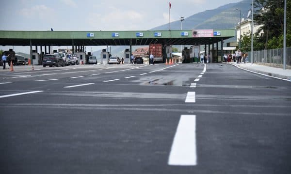Mëngjes i qetë në kufi - pritje minimale në hyrje dhe dalje