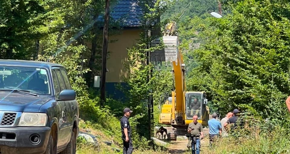 BE-ja kritikon rrënimin e vilave në Ujman, ngre shqetësime për sundimin e ligjit