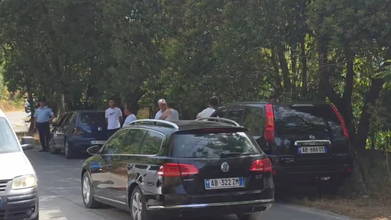 Aksident zinxhir në rrugën Fier-Levan, përplasen tre automjete