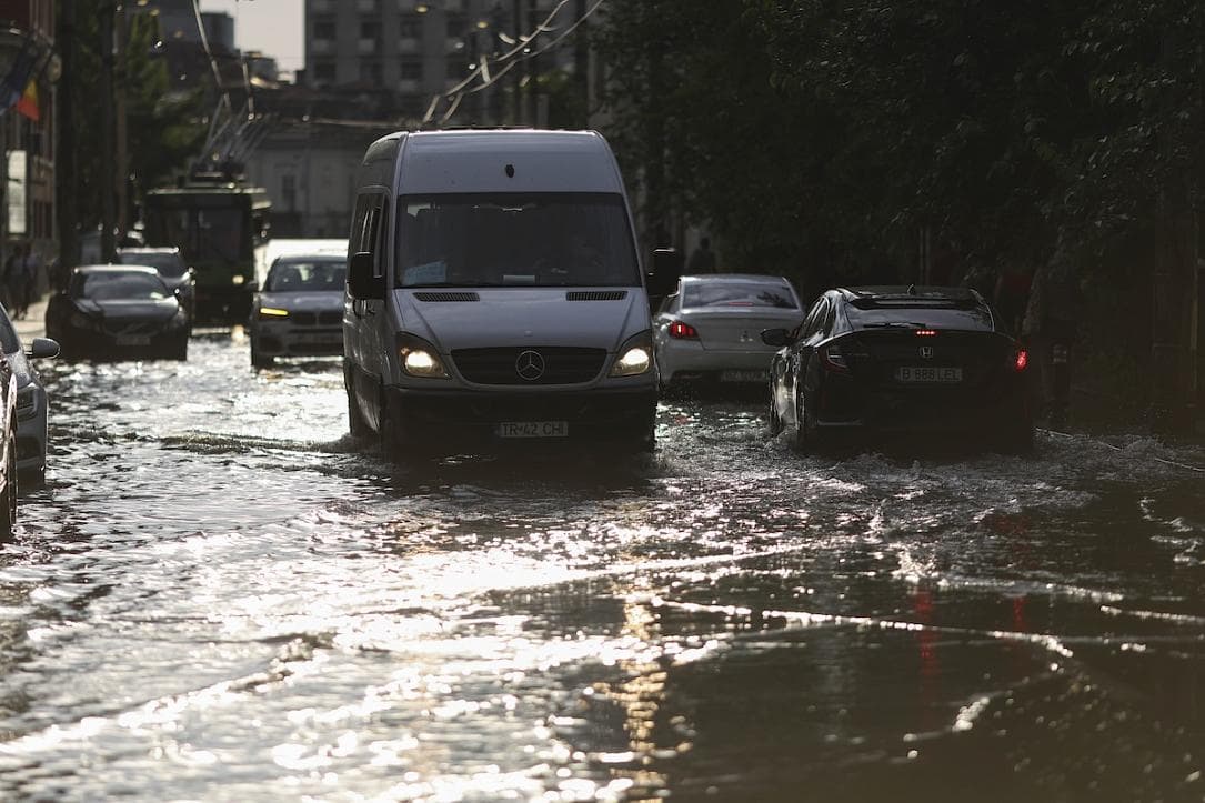 Stuhia e fuqishme godet Rumaninë, një i vdekur