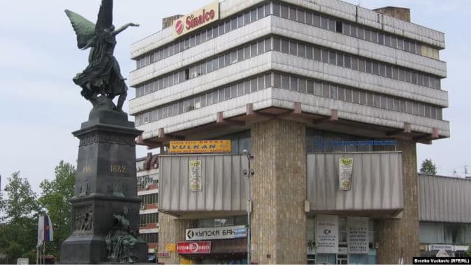 Opozita në Serbi kërkon reagim nga shteti për posterët kundër shqiptarëve në Krushevc