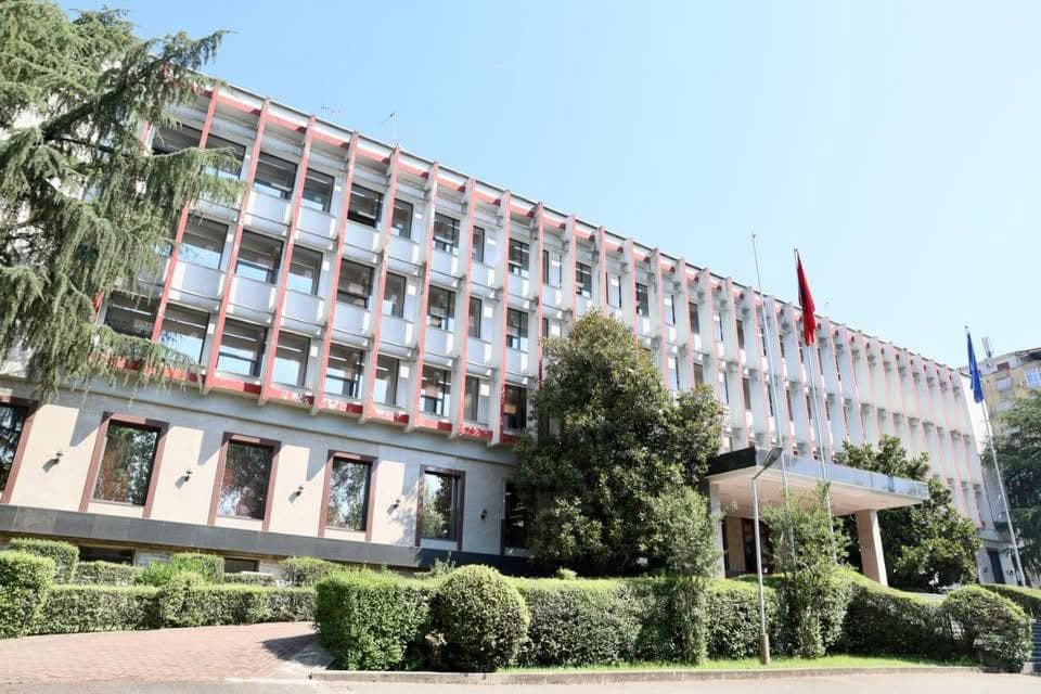 Shqipëria mbështet hetimet për varrezën masive në Kalludër
