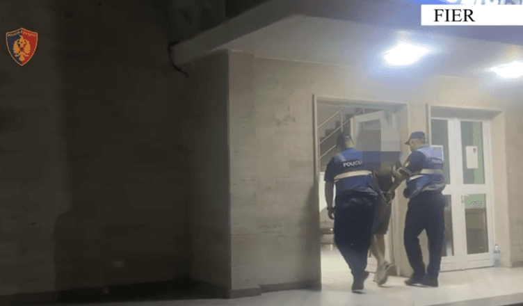 Theu “Arrestin në shtëpi” dhe vodhi një makinë, arrestohet 43-vjeçari në Fier