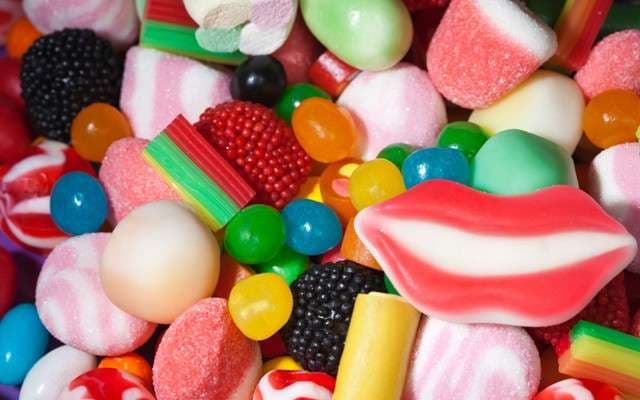 Si mbarohen bonbonet (VIDEO)