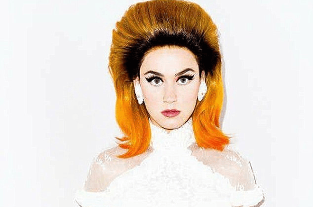 Katy Perry vjen me linjë të këpucëve