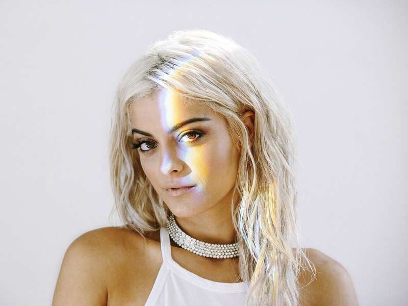 Bebe Rexha shfaqet ndryshe (FOTO)
