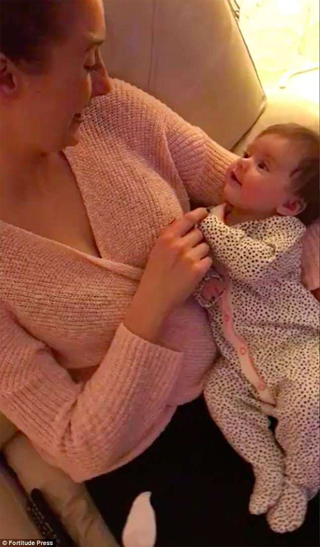 Foshnja 13 javëshe i thotë të ëmës “të dua” (Video)