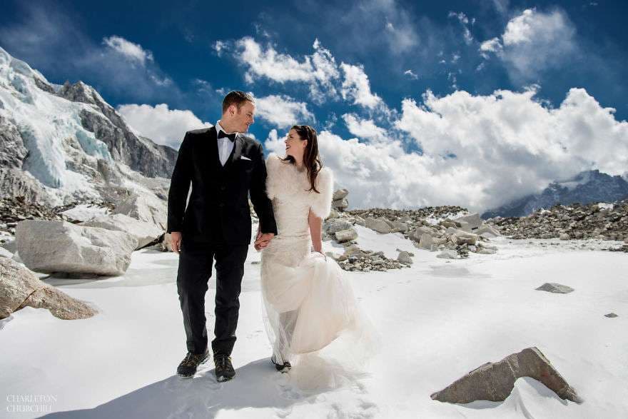 Ky çift u martua në malin Everest (FOTO)