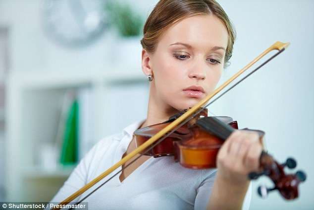 Luajtja e një instrumenti sjell dëgjim më të mirë