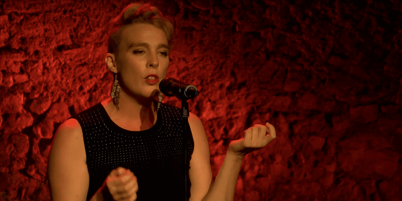 Barbara Weldens vdes në skenë gjatë koncertit (VIDEO)