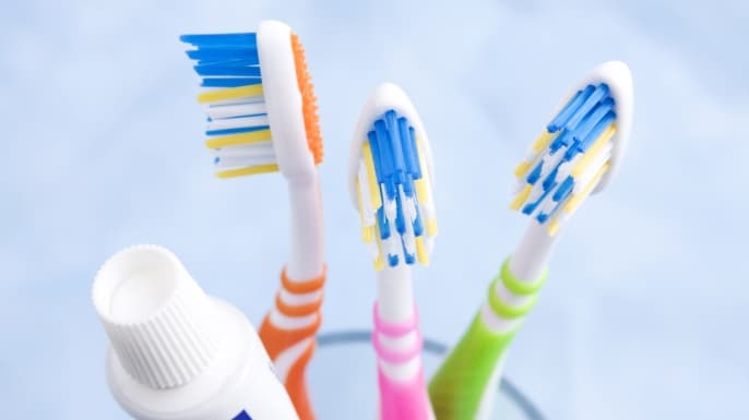 Sa shpesh duhet ta ndërroni brushën e dhëmbëve?