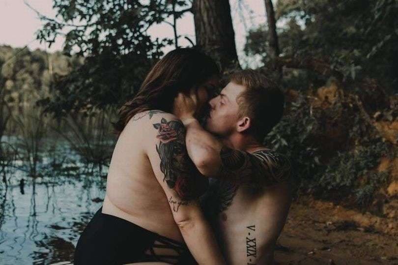Pushohet nga puna pas fotografive të nxehta me të fejuarin (FOTO)