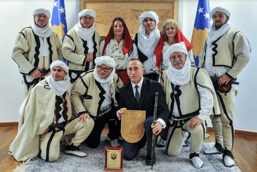 Haradinaj, Kryeministri i parë që pret në takim Ansamblin ''Rugova''