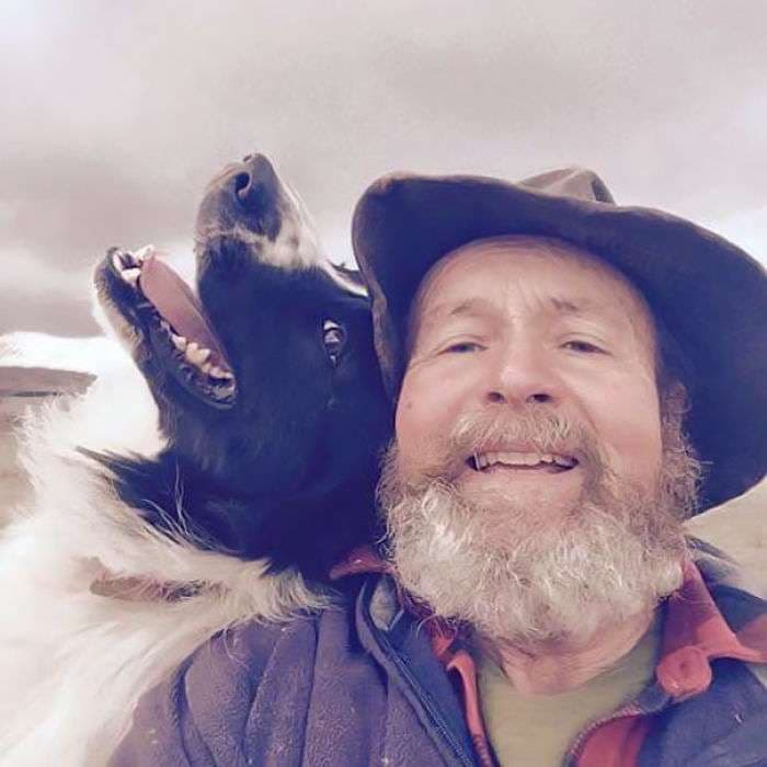 Vajza mëson babanë të bëjë selfie por ja çfarë ndodhi (FOTO)