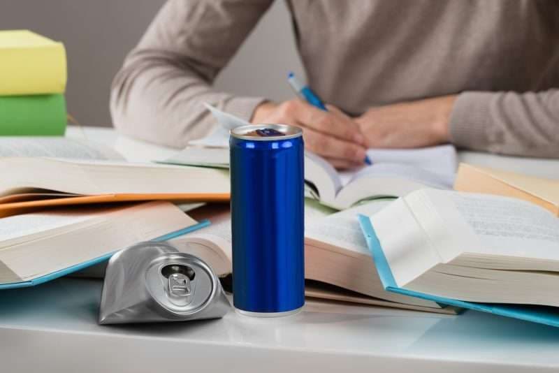Arsyet se pse nuk duhet t'i konsumoni pijet energjike