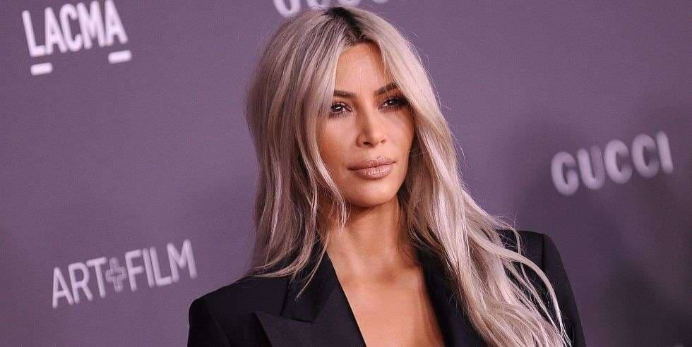 Kim Kardashian, një nënë seksi (FOTO)