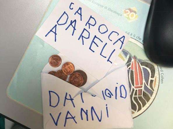 Kursime 45 centësh, pesëvjeçari ia fal mjekut që i shpëtoi nënën nga kanceri