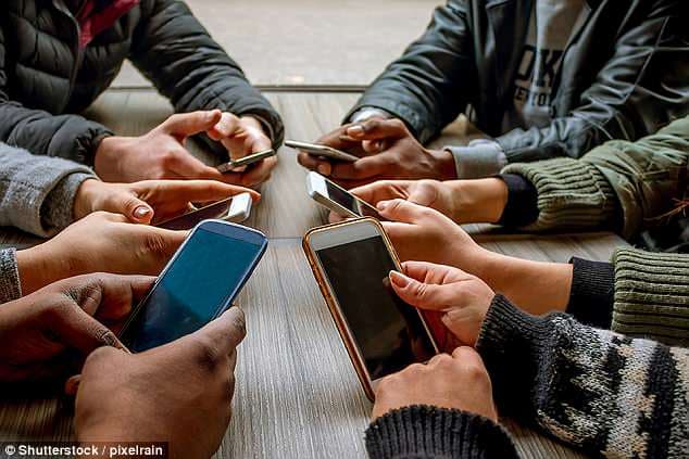 Shfrytëzimi i pakontrolluar i telefonave të mençur krijon varësi sikurse opiodi