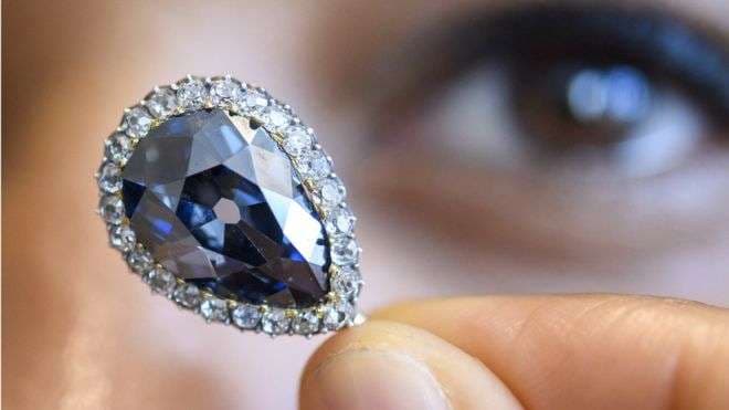 Shitet në ankandin e Gjenevës diamanti blu që për 300 vjet kaloi në shtëpitë mbretërore të Europës