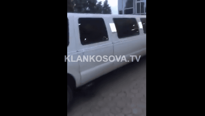 Nxënësi i Rahovecit me VIP veturë në Mbrëmjen e Maturës, thotë se i kushtoi afër 250 euro (VIDEO)