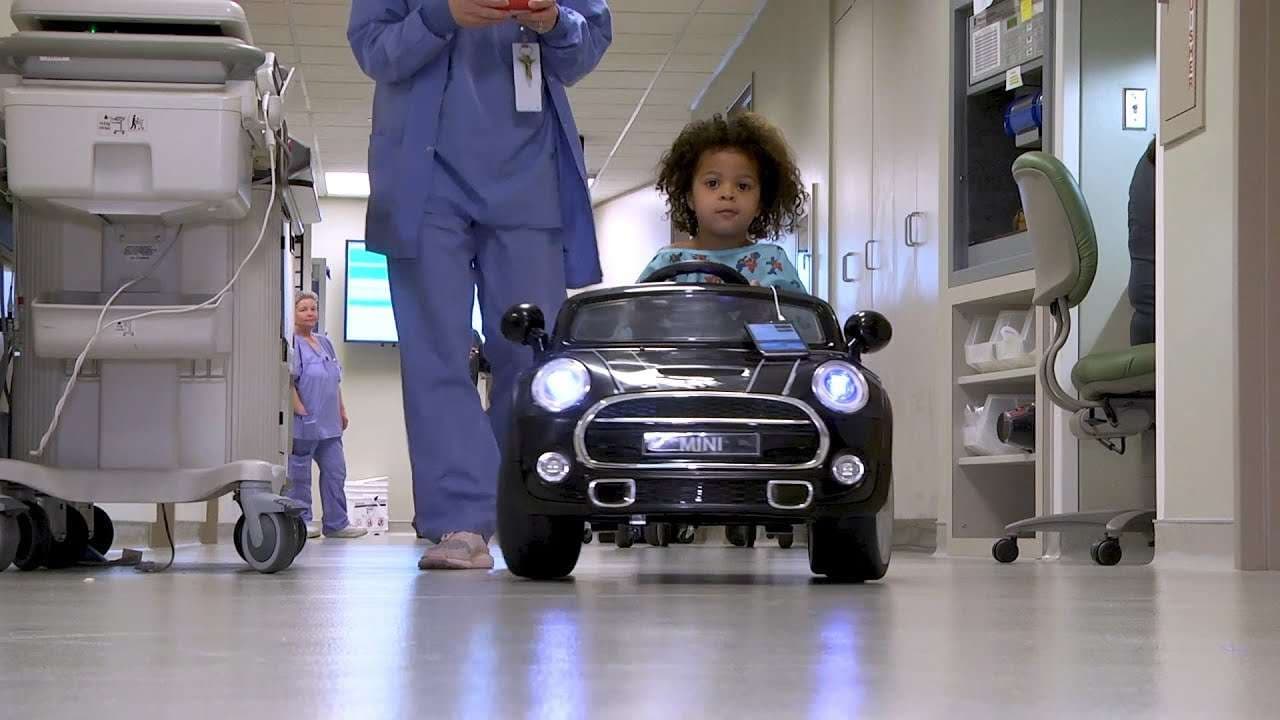 Spitali në Oklahoma përdor makina me telekomandë për t'u larguar frikën vogëlushëve (VIDEO)