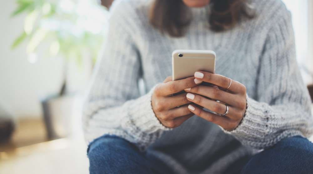 Sa shpesh duhet ta pastroni telefonin?