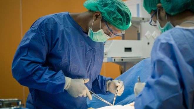 Tretmani i ri mund të përgjysmojë nevojën për transplantim të mëlçisë