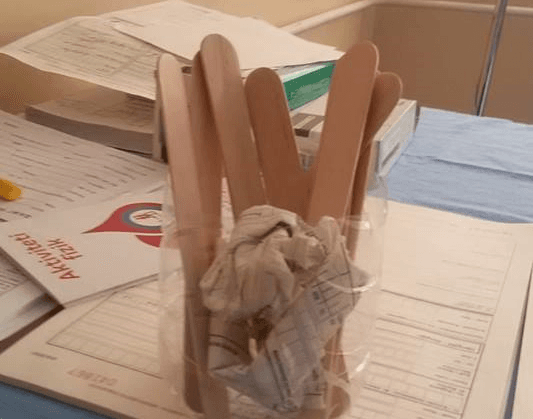 Drenas: Pajisjet për kontrollin e fytit në shishe të Coca-Colas (FOTO)
