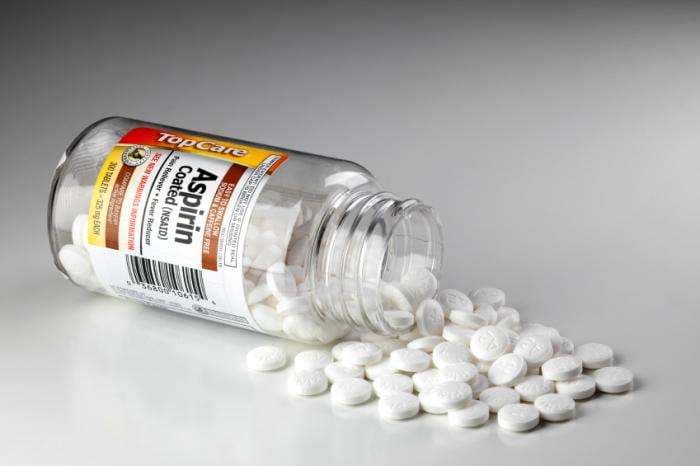 Gratë që marrin një pilulë aspirin çdo ditë zvogëlojnë rrezikun e transmetimit të HIV