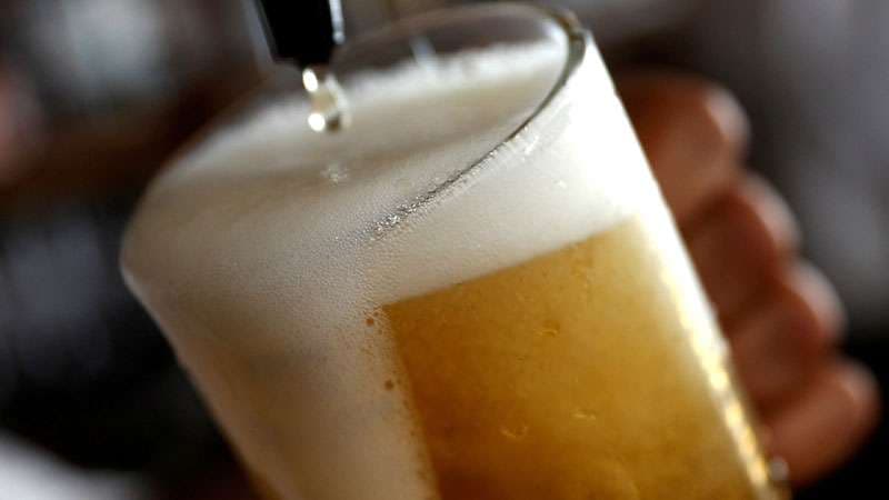 Nga alkooli vdesin 3 milionë njerëz në vit