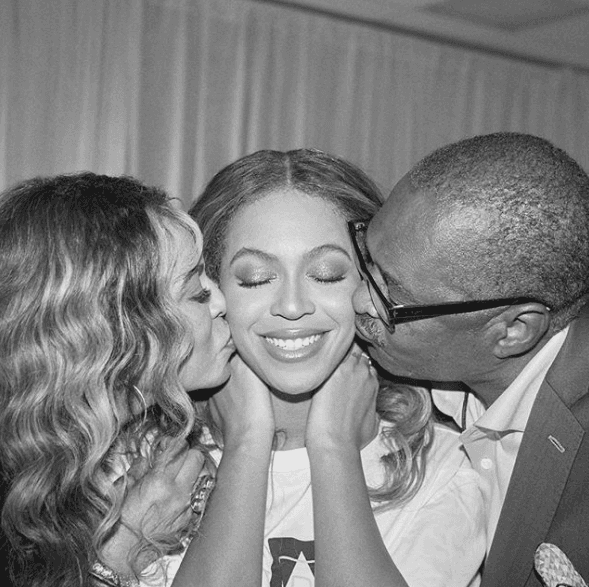 Ribashkimi i familjes “Knowles”: Beyonce shpërndan një foto të rrallë me prindërit e divorcuar