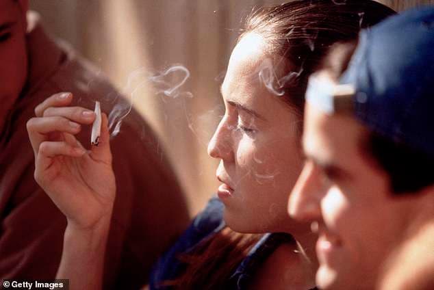 Marihuana shkakton dëme afatgjate në tru
