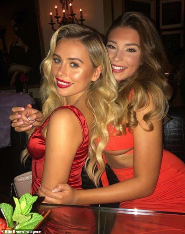 Ellie Brown harron dashurinë e vjetër!