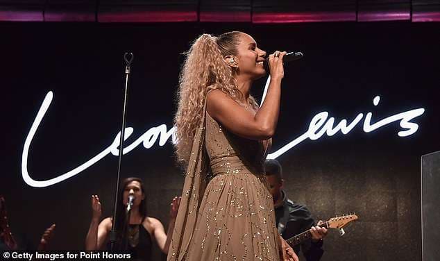 Leona Lewis rikthehet fuqishëm në skenë