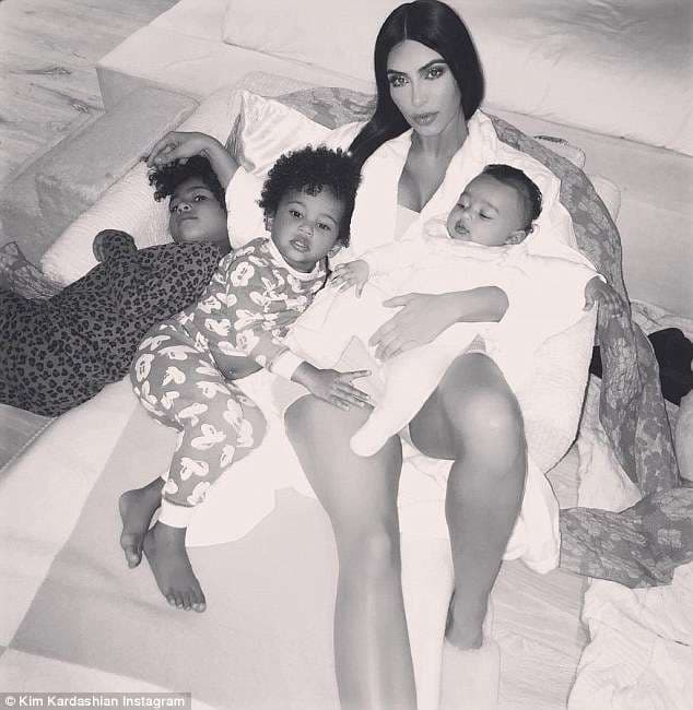 Kim Kardashian mendon se vajza e saj ngjan shumë me të (FOTO)