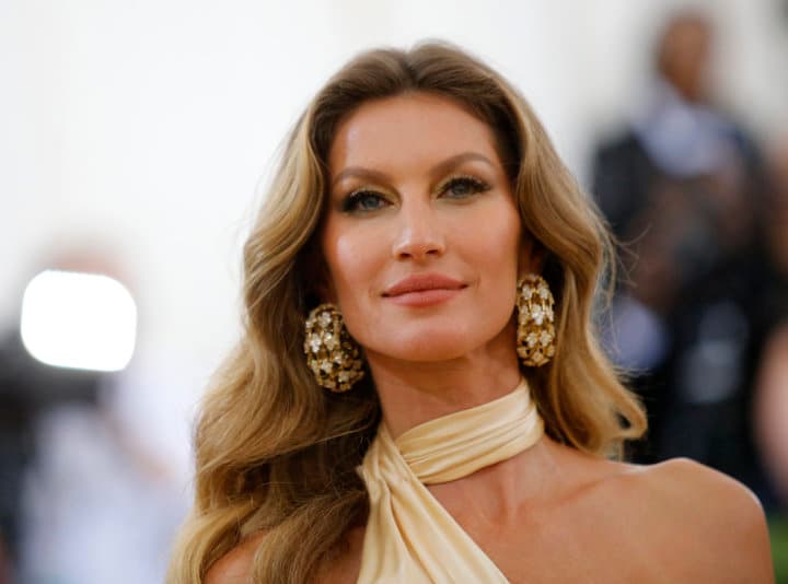 Gisele Bündchen u përlot kur eci e zhveshur gjatë një shfaqje të modës
