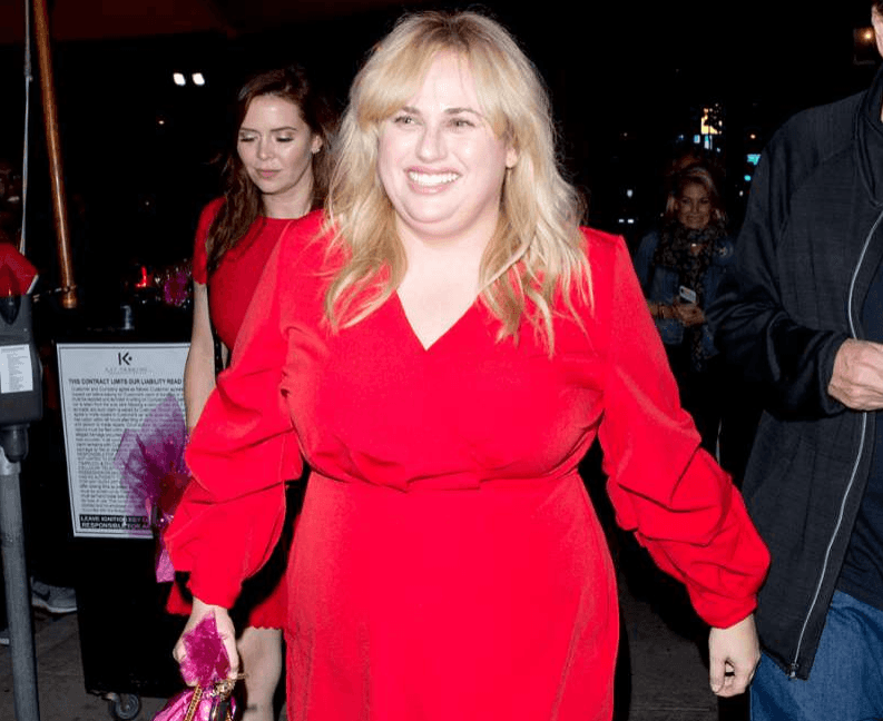 Rebel Wilson humb disa kilogramë