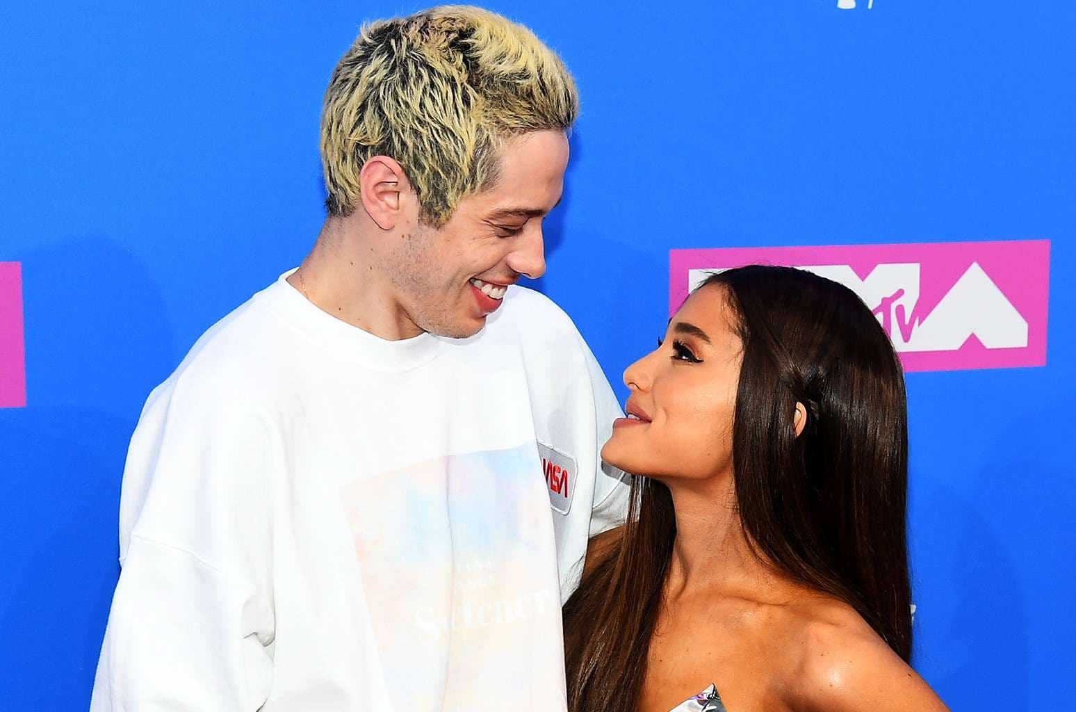 Ariana Grande ndryshon edhe një tatuazh