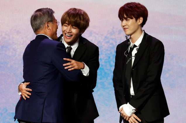 BTS takohen me Presidentin e Koresë së Jugut