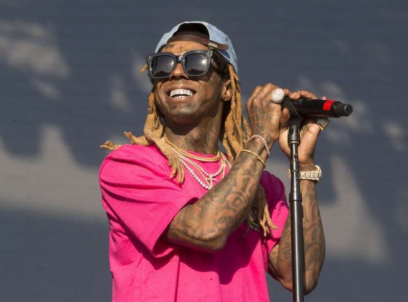 Dyshohet se gjuajtën me armë në koncertin e Lil Wayne, lëndohen 12 persona (VIDEO)