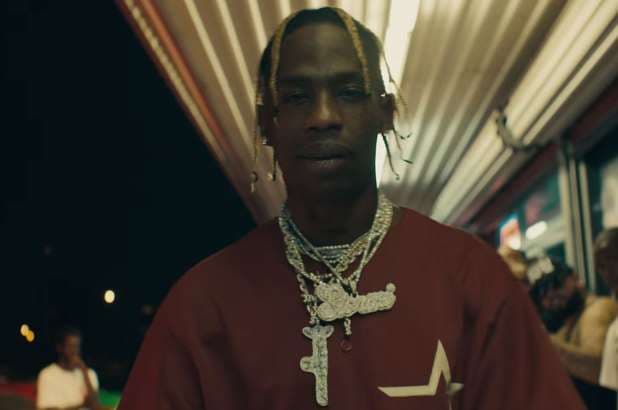 Travis Scott me varëse gjigante diamanti me emrin e vajzës së tij