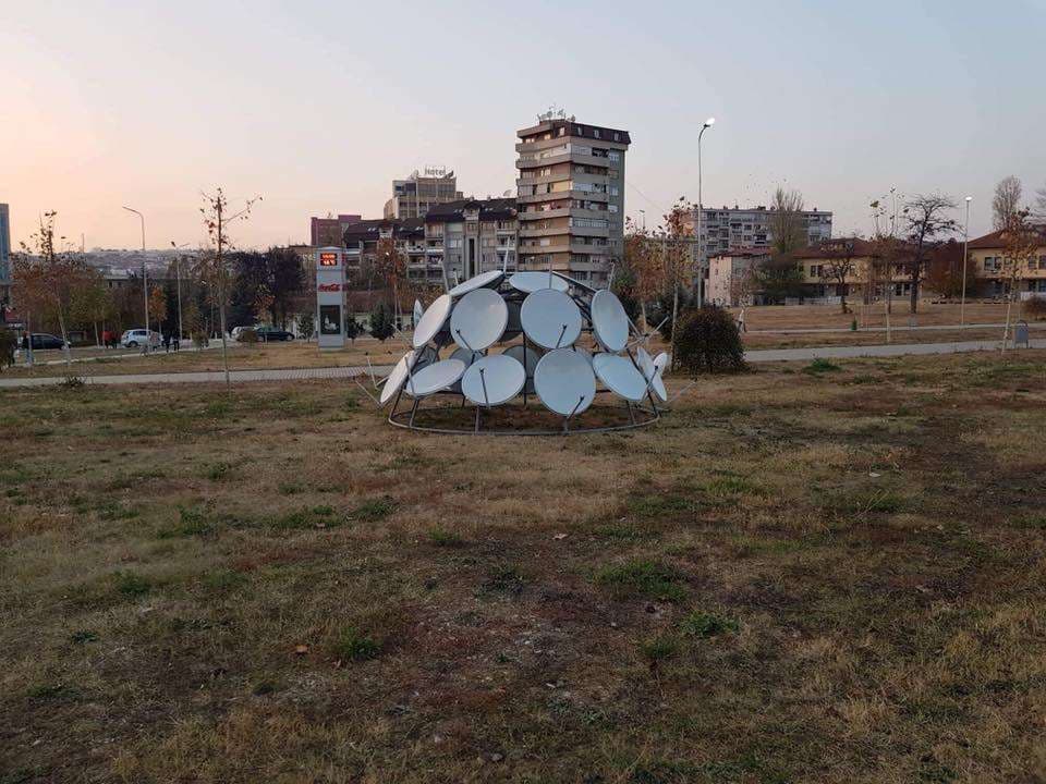 Dëmtohet instalacioni i Eliza Hoxhës në Prishtinë