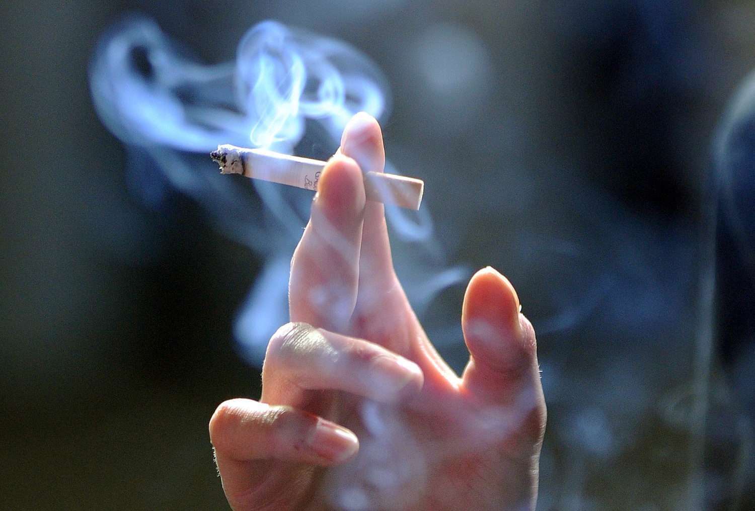 Pirja e duhanit mund të rrisë rrahjet e zemrës