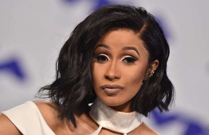Avioni privat i Cardi B bën ulje emergjente në Çikago