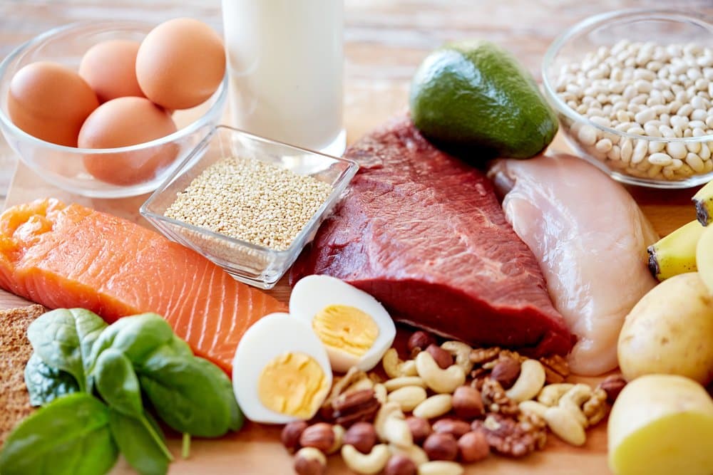 Cilat ushqime përmbajnë proteina, karbohidrate dhe yndyra?