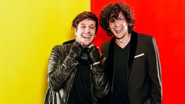 Këngëtari shqiptar, Ermal Meta i pranishëm në "MTV EMA" (VIDEO)