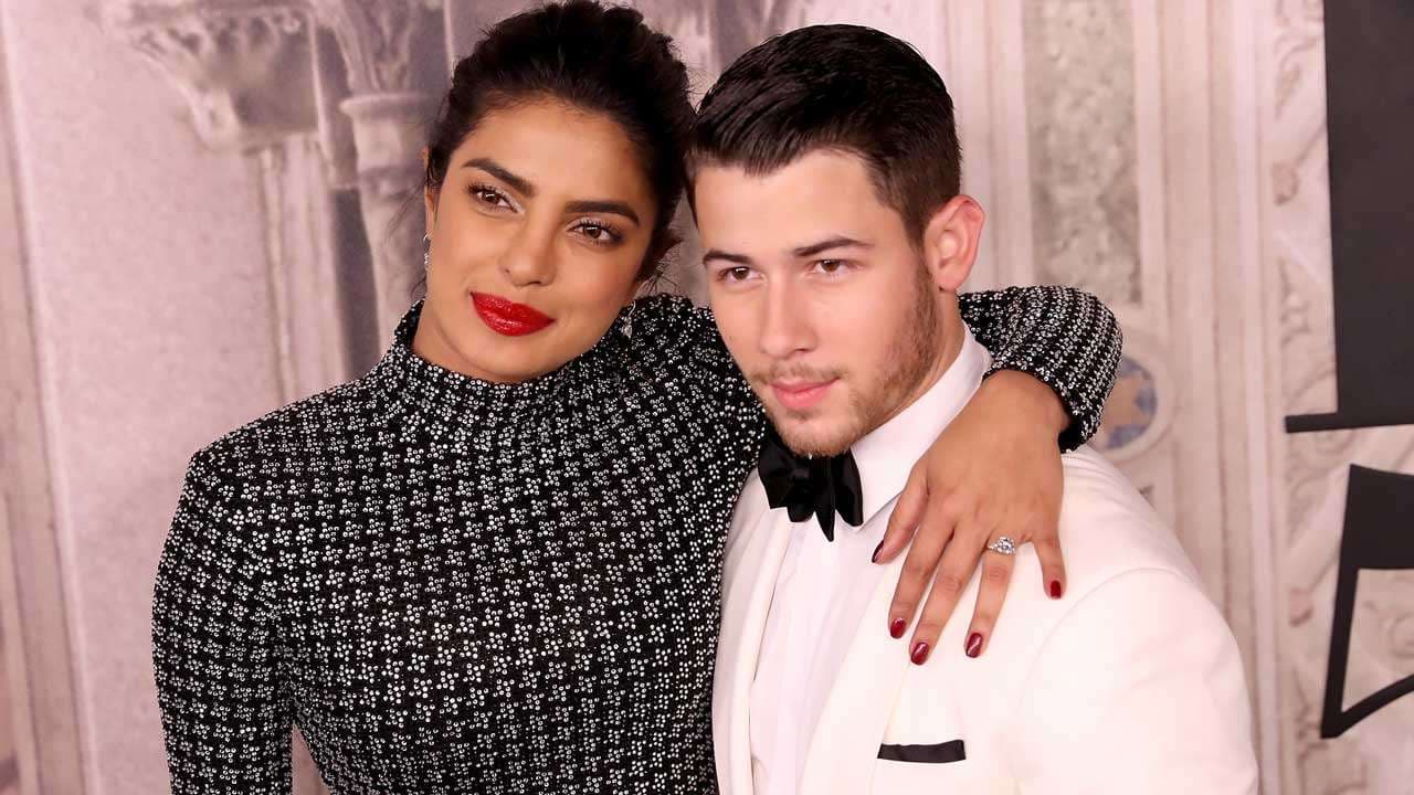 Priyanka dhe Nick festojnë festën me familje