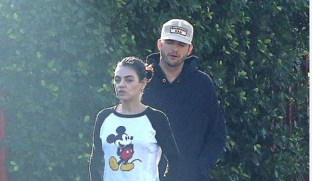 Mila Kunis shfaqet pa grim rrugëve të Los Angelos-it